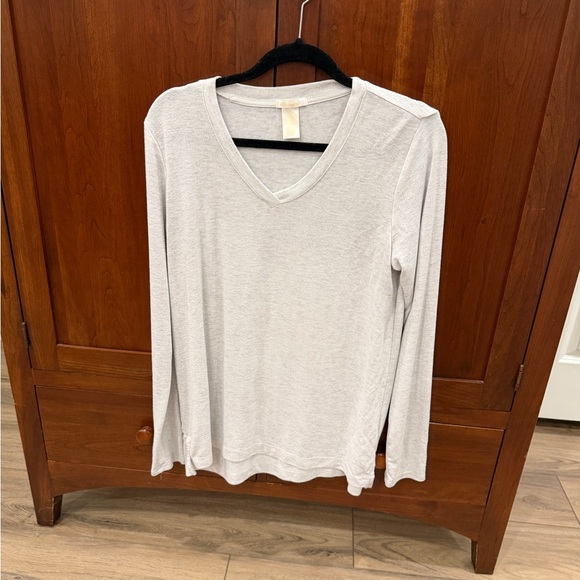 MATTY M  Gray V-Neck Top size small - Picture 1 of 4